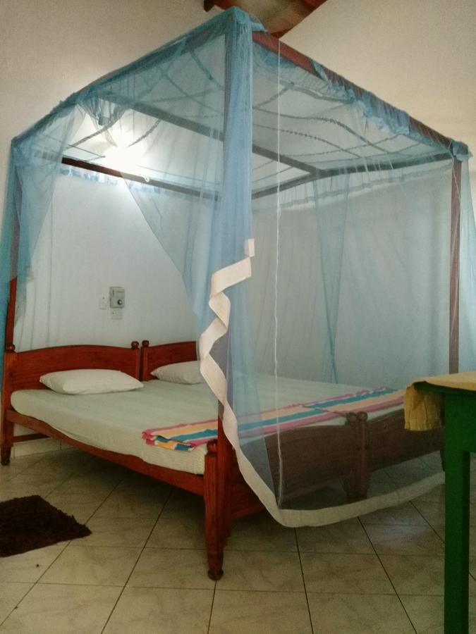 Sunnys Beach Guest House ヒッカドゥワ エクステリア 写真