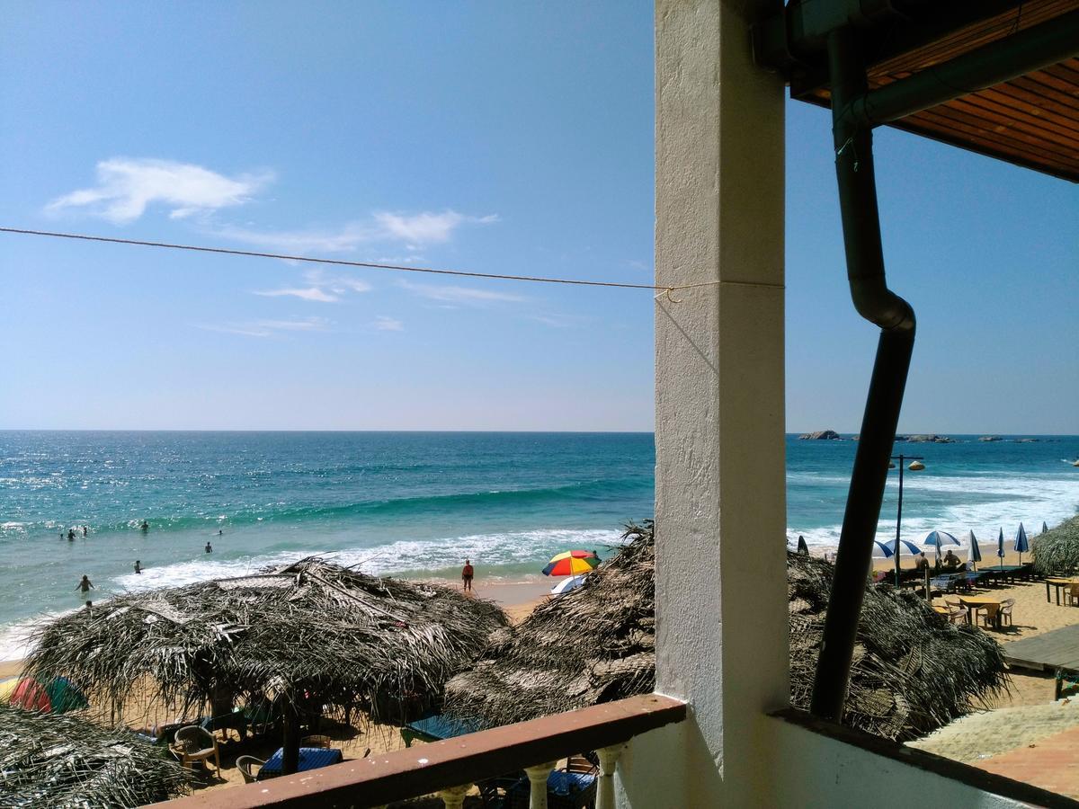 Sunnys Beach Guest House ヒッカドゥワ エクステリア 写真