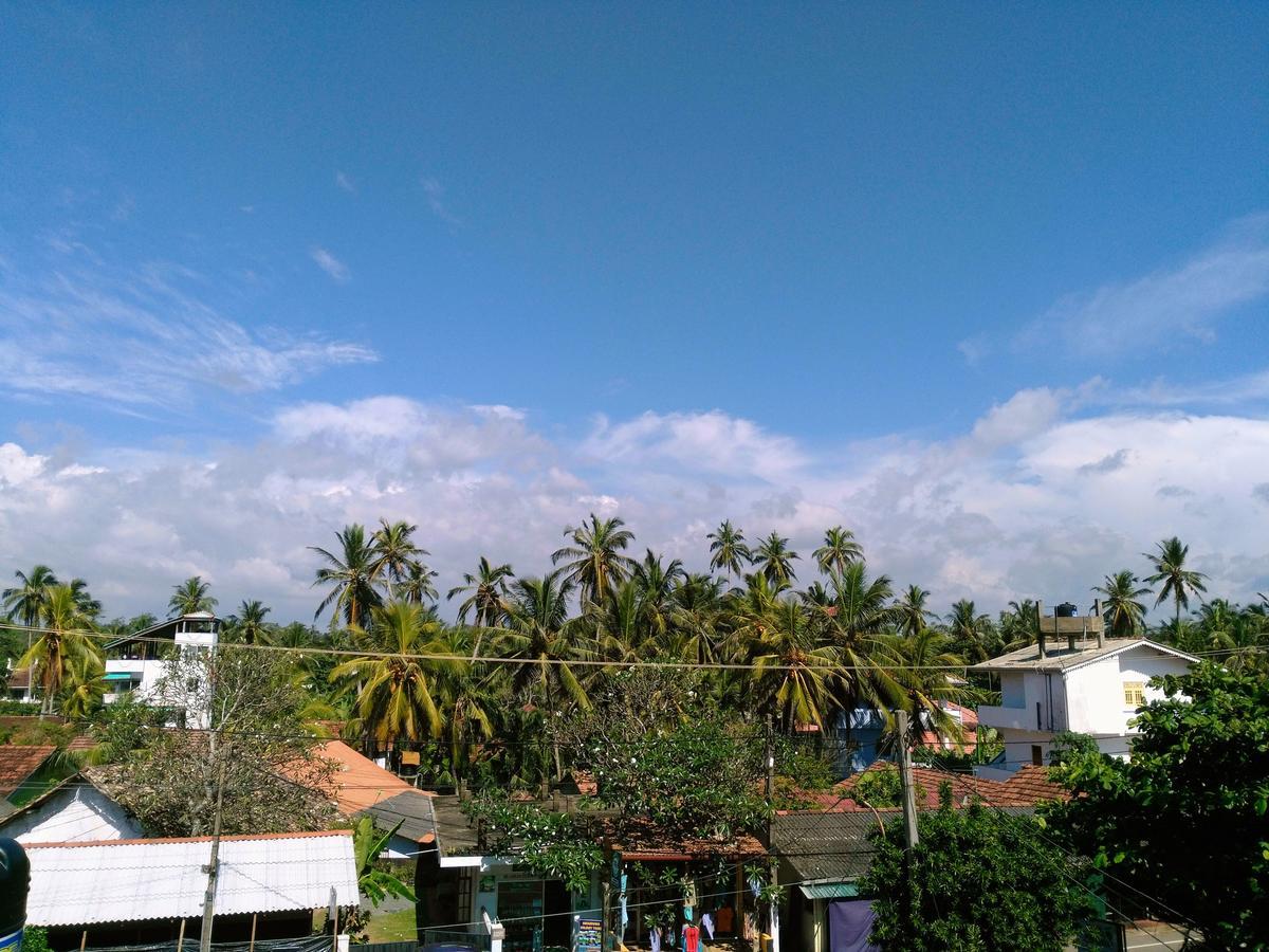 Sunnys Beach Guest House ヒッカドゥワ エクステリア 写真