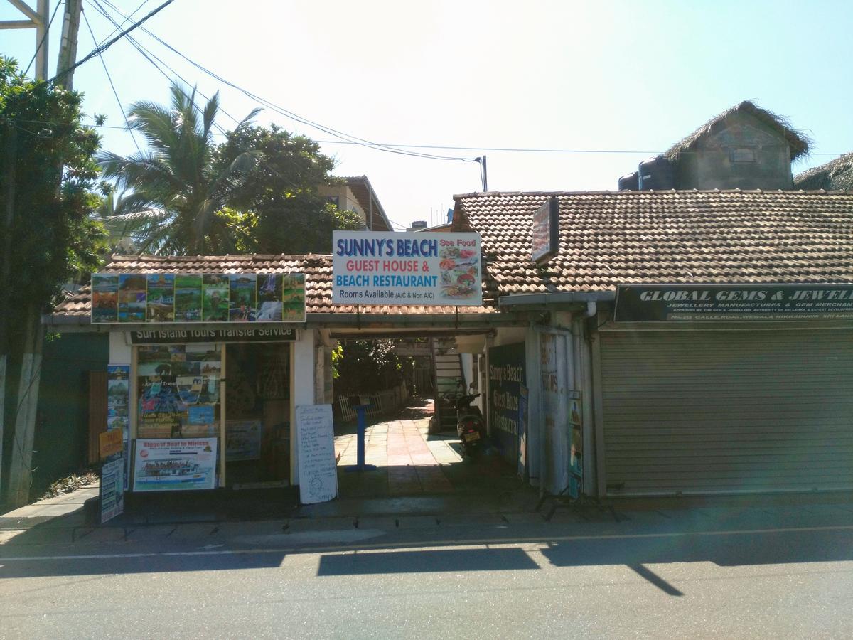 Sunnys Beach Guest House ヒッカドゥワ エクステリア 写真