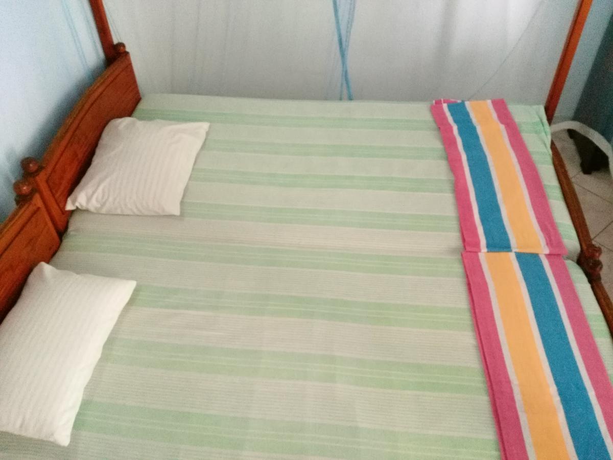 Sunnys Beach Guest House ヒッカドゥワ エクステリア 写真